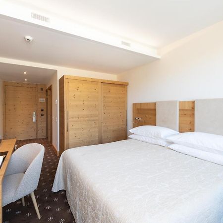 Nira Alpina Hotel Силваплана Екстериор снимка
