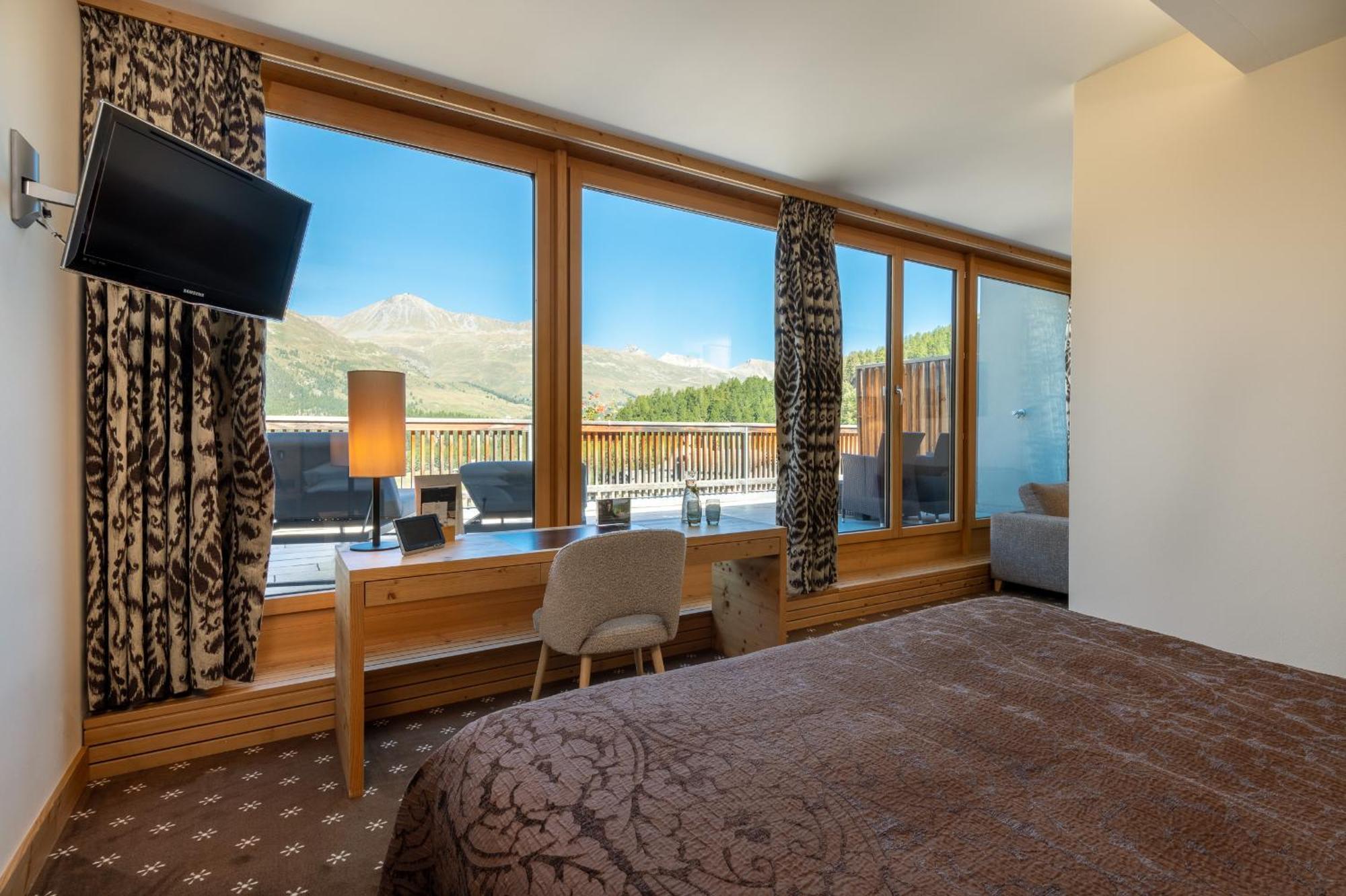 Nira Alpina Hotel Силваплана Екстериор снимка