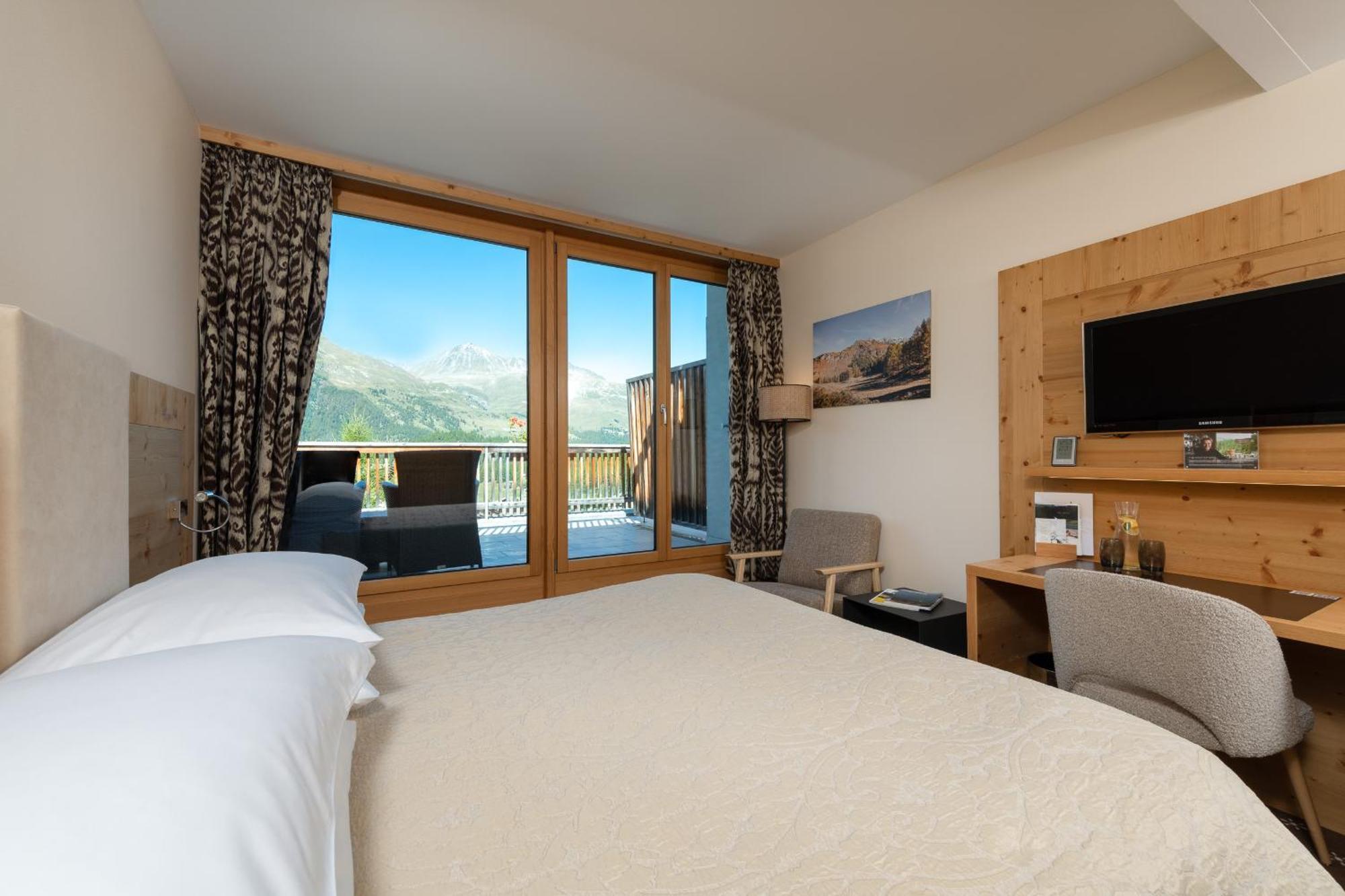 Nira Alpina Hotel Силваплана Екстериор снимка
