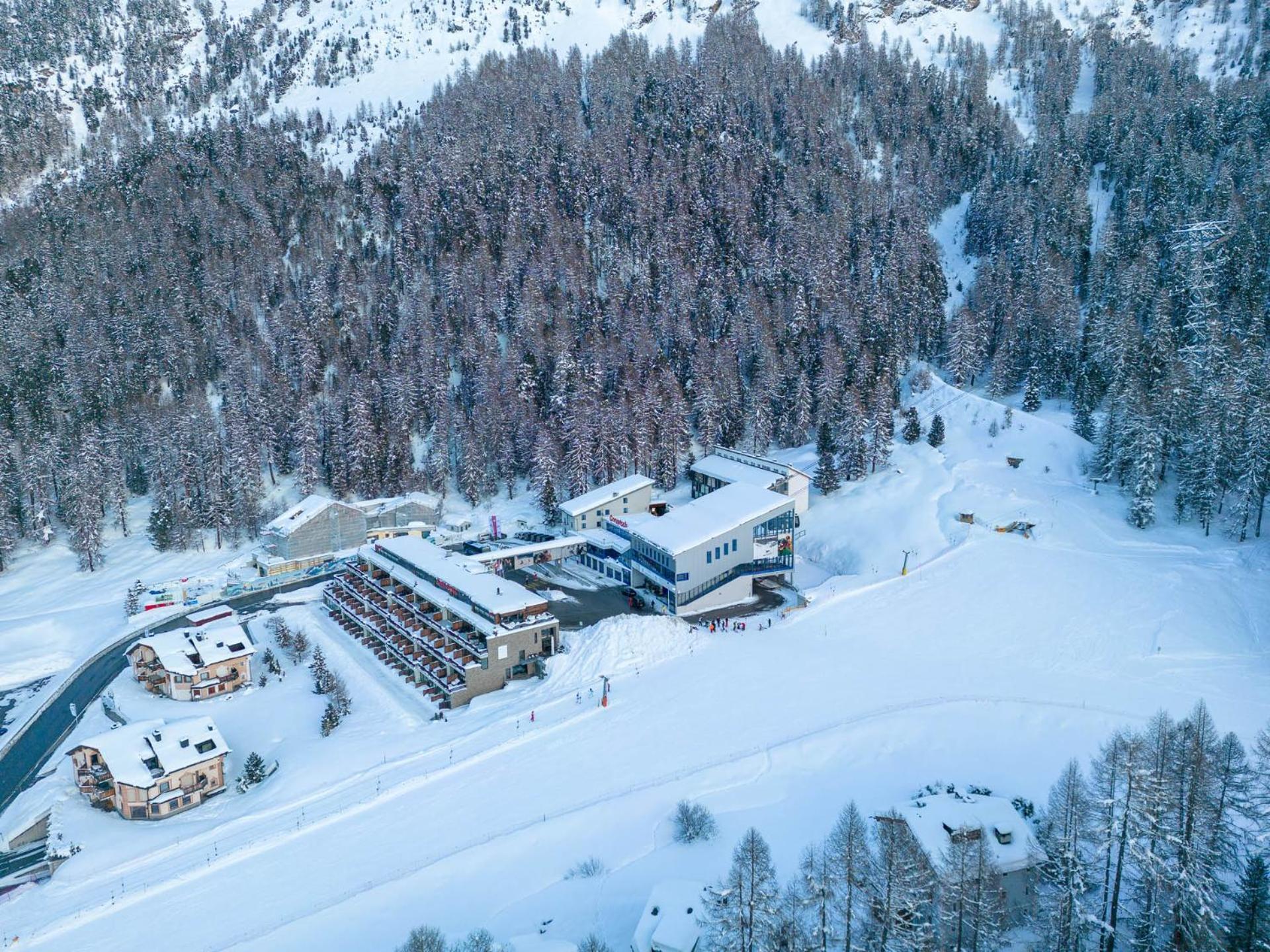 Nira Alpina Hotel Силваплана Екстериор снимка