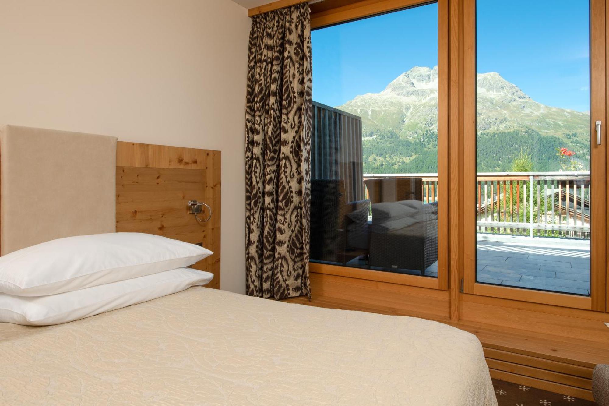 Nira Alpina Hotel Силваплана Екстериор снимка