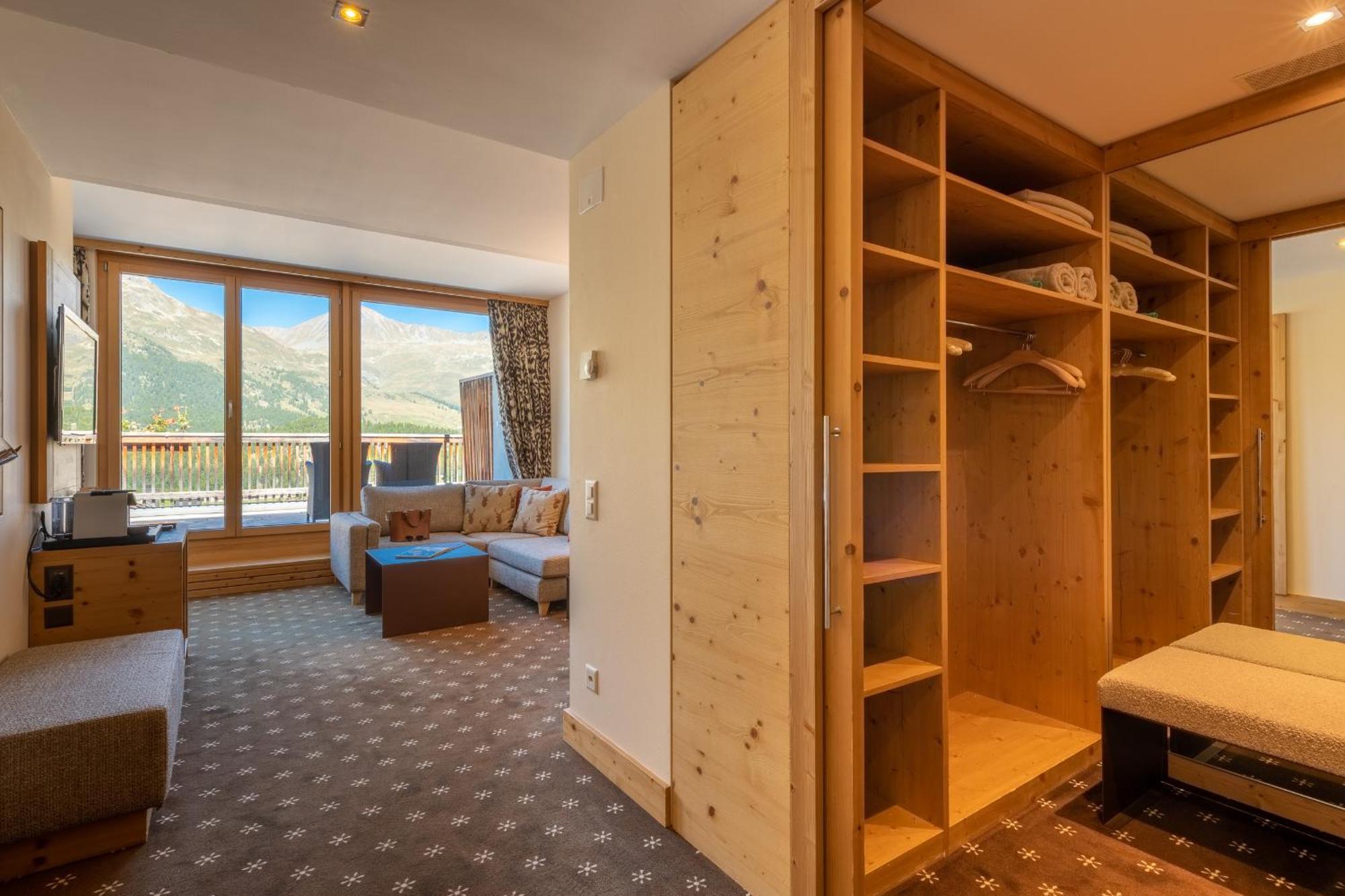 Nira Alpina Hotel Силваплана Екстериор снимка