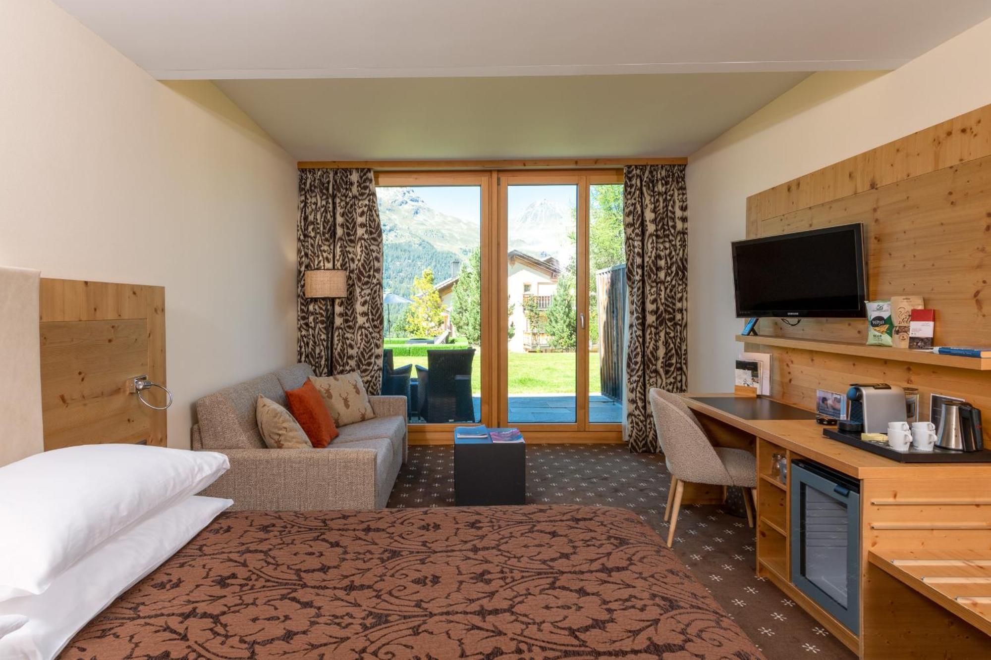 Nira Alpina Hotel Силваплана Екстериор снимка